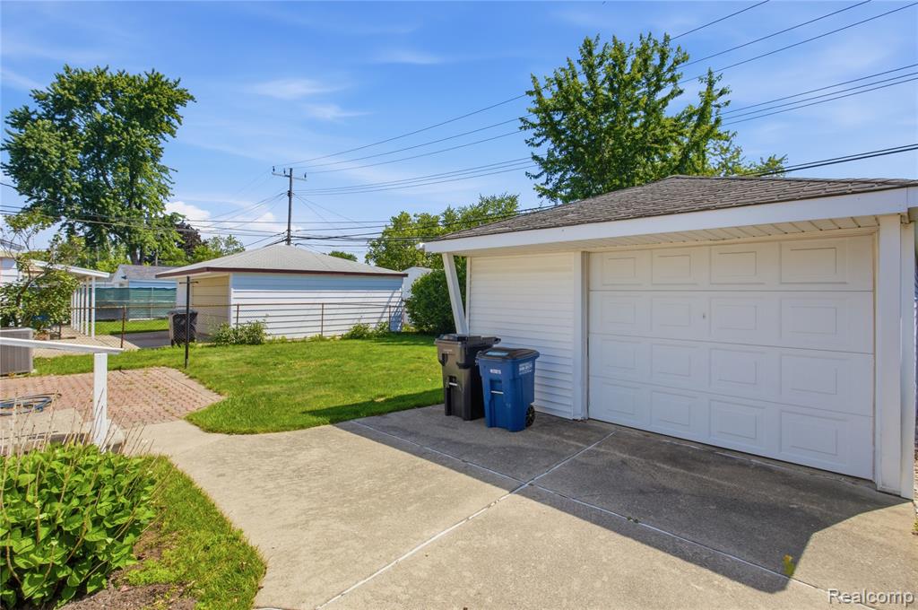main property photo 34