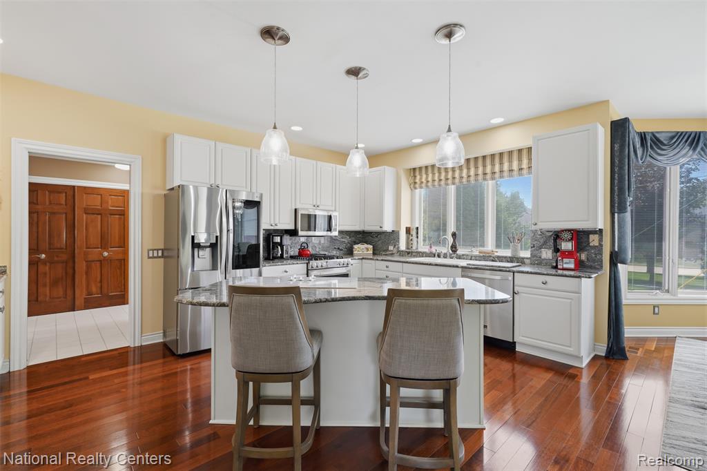 main property photo 12