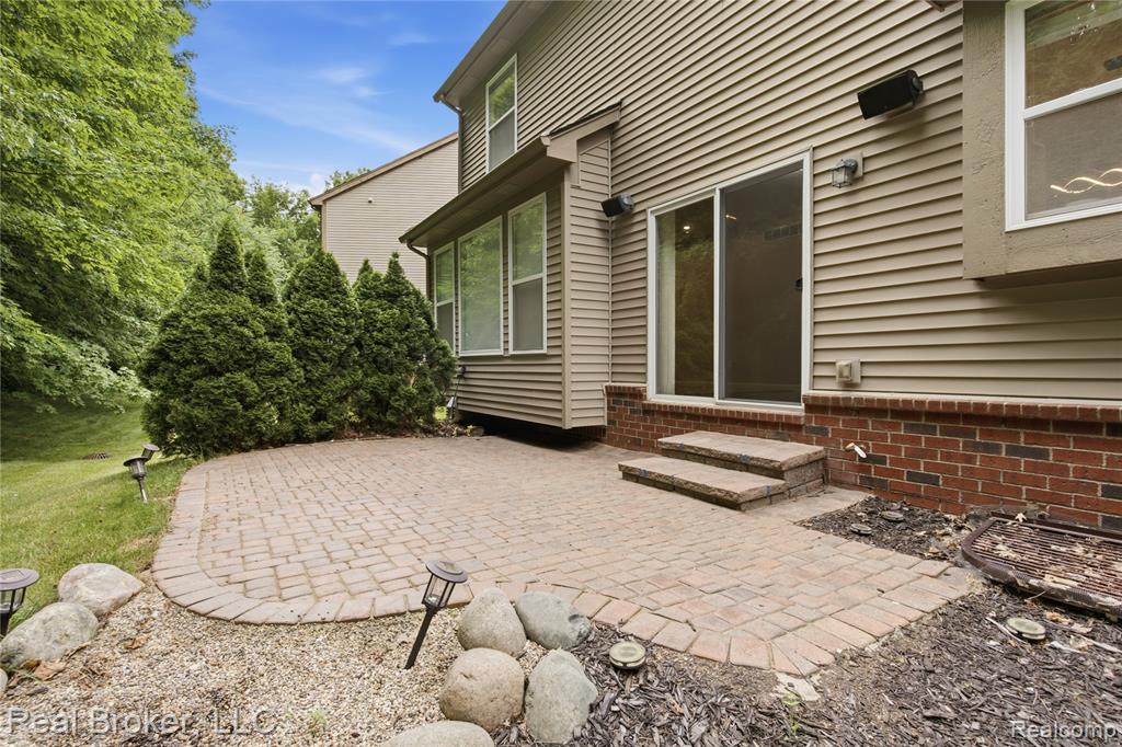 main property photo 34