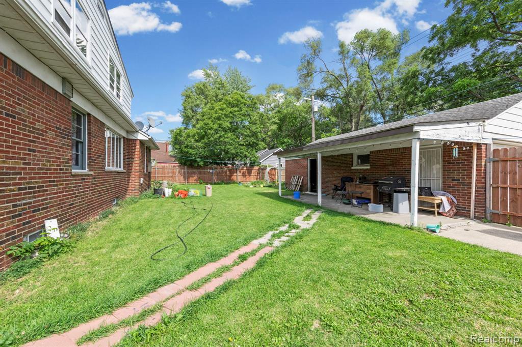 main property photo 28