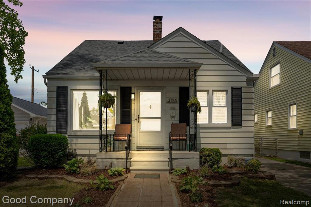 main property photo 23