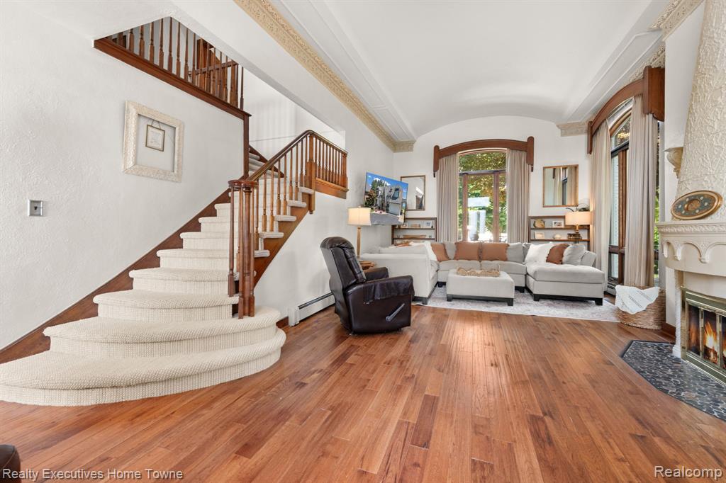 main property photo 45