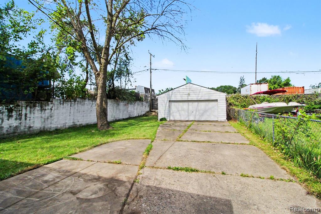 main property photo 12