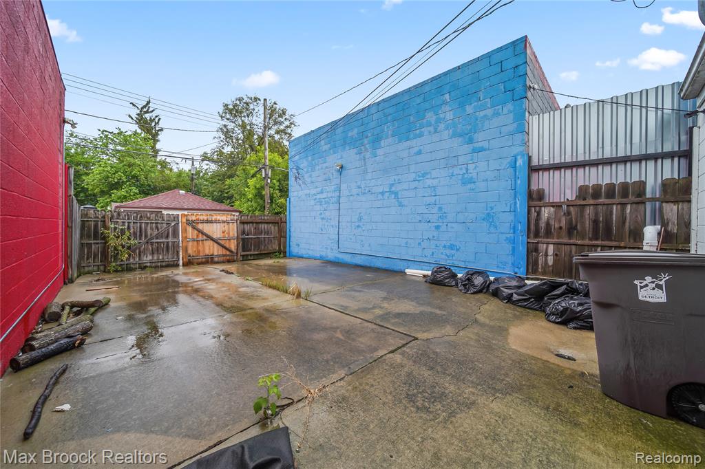 main property photo 13