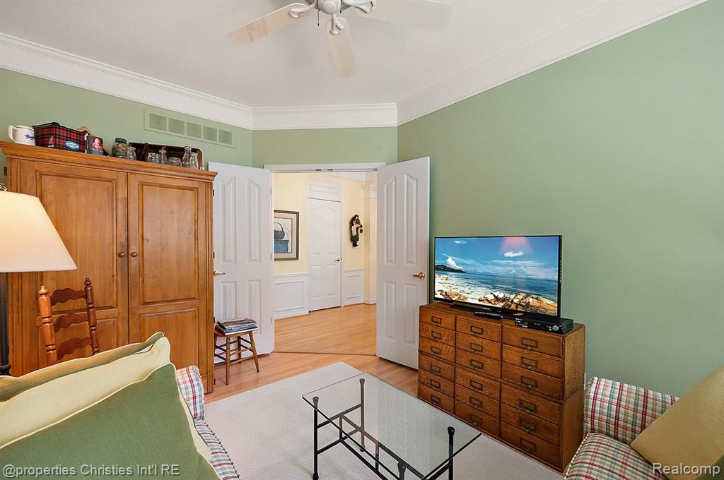 property viewer photo 8