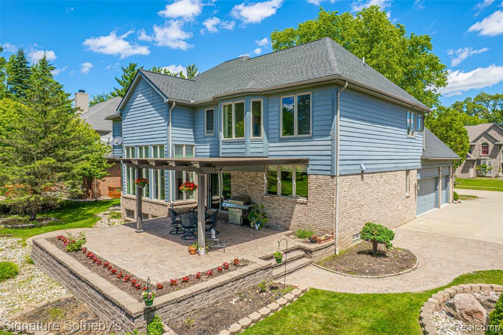 main property photo 30