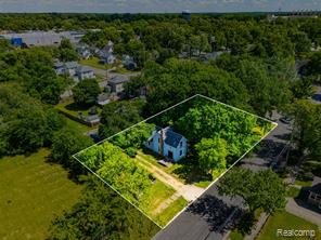 main property photo 40