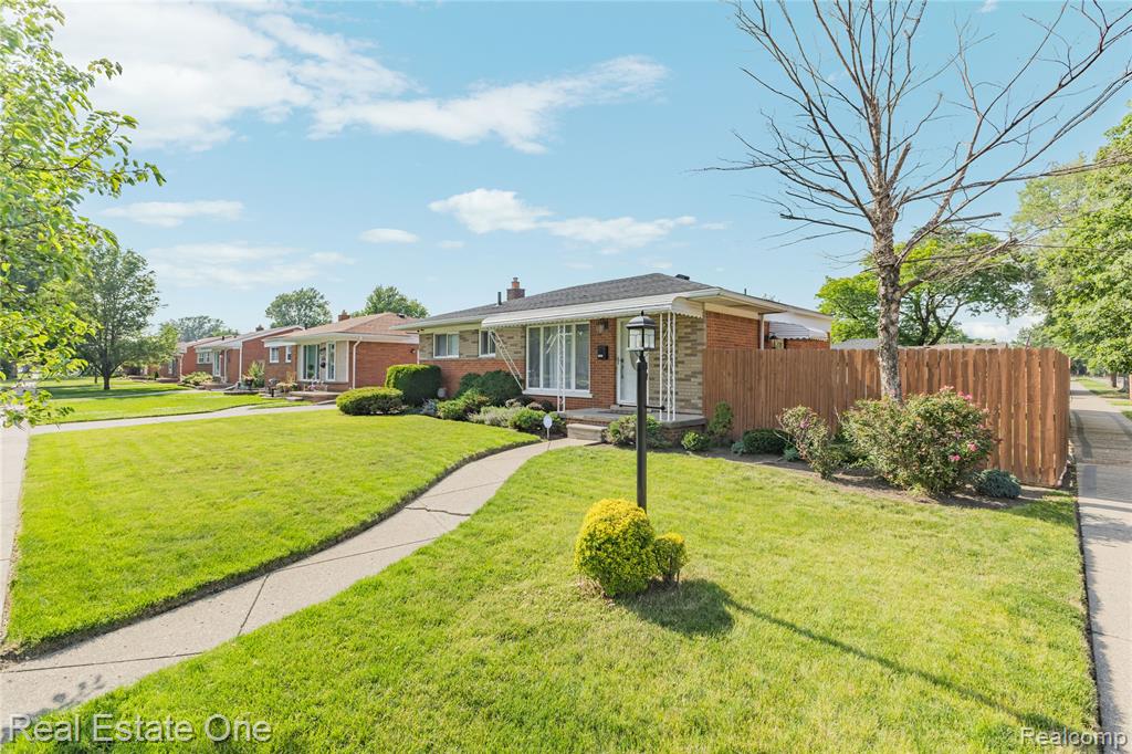 main property photo 45