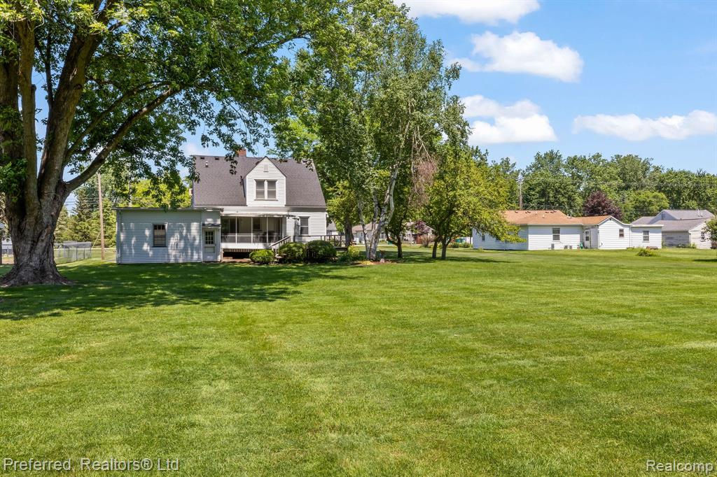 main property photo 30