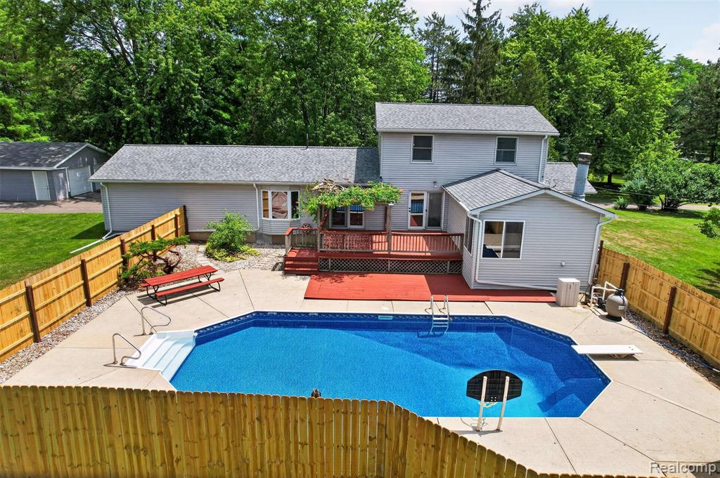 main property photo 11