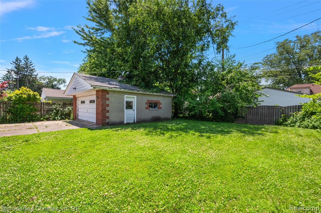 main property photo 33