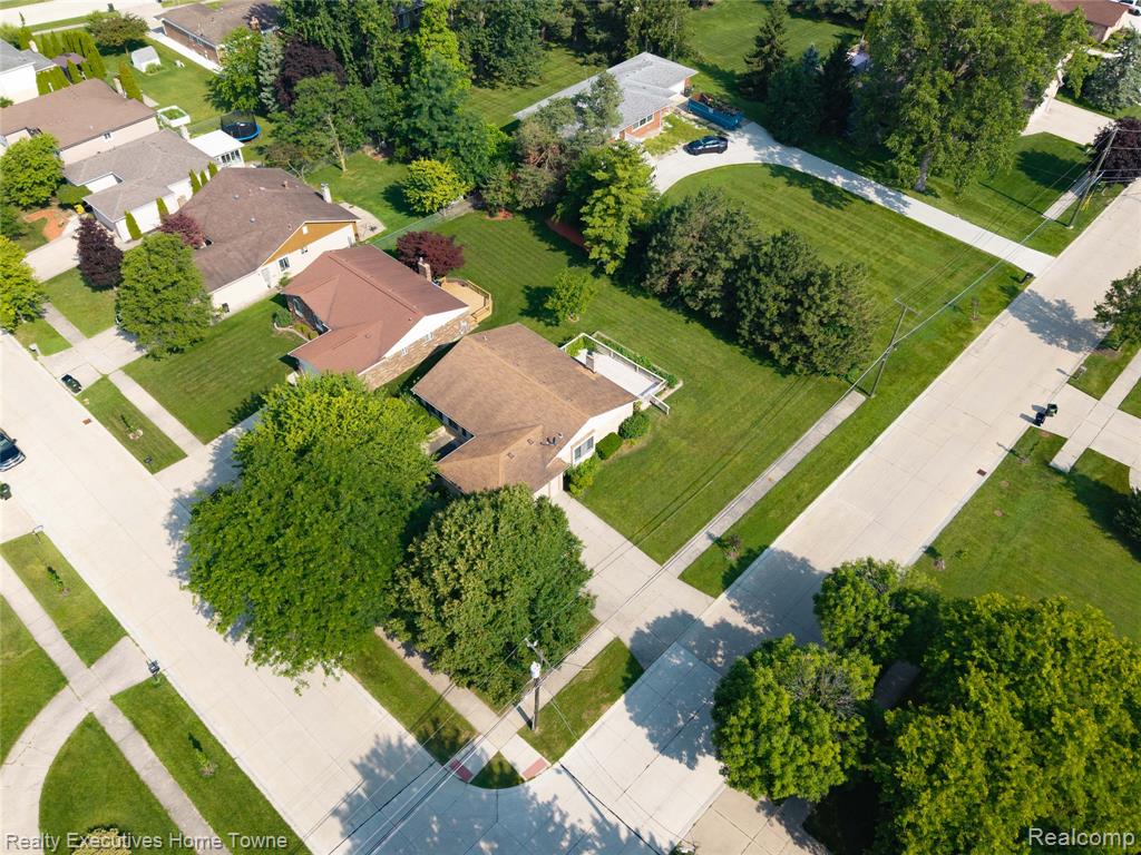 main property photo 43