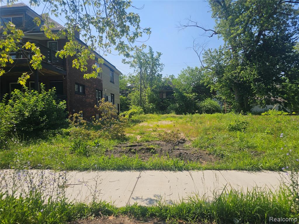main property photo 17