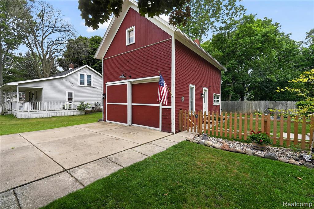 main property photo 50