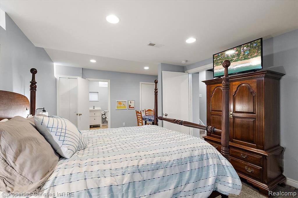 main property photo 75