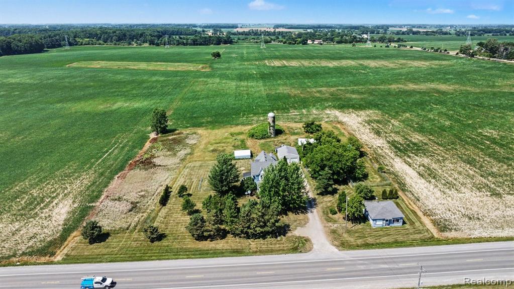 main property photo 10