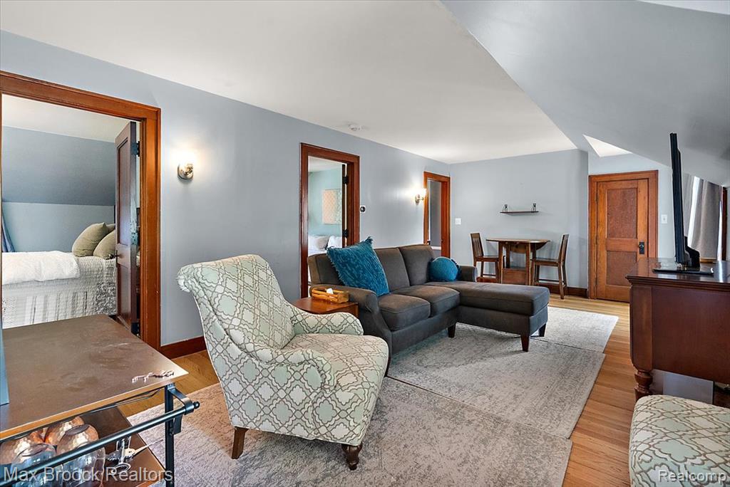 main property photo 50