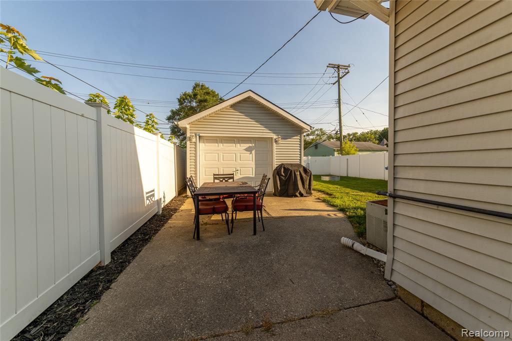 main property photo 15