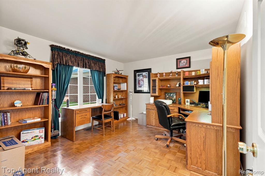 main property photo 17