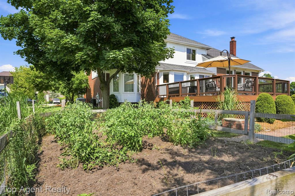 main property photo 50