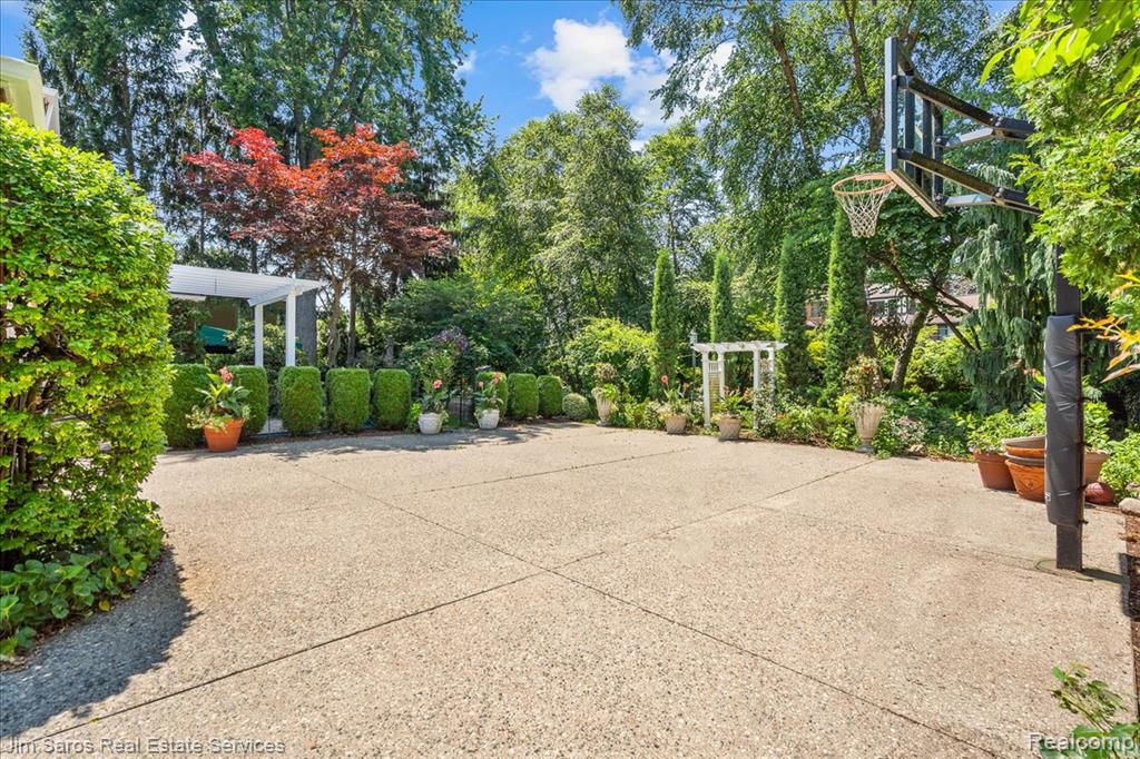 main property photo 30