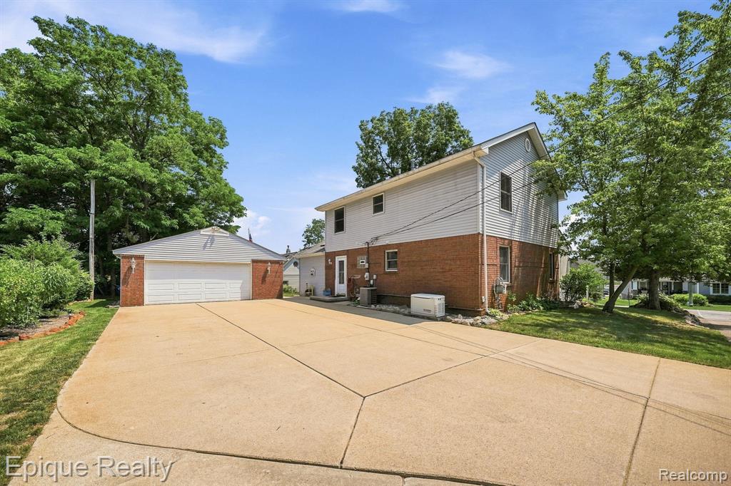 main property photo 15