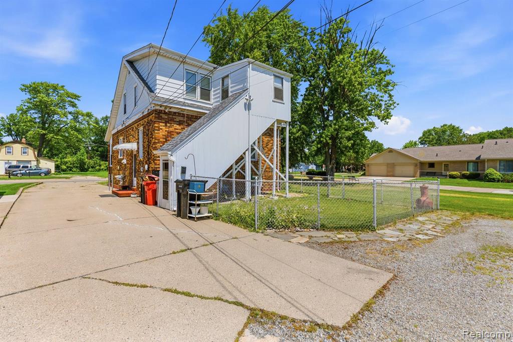 main property photo 36