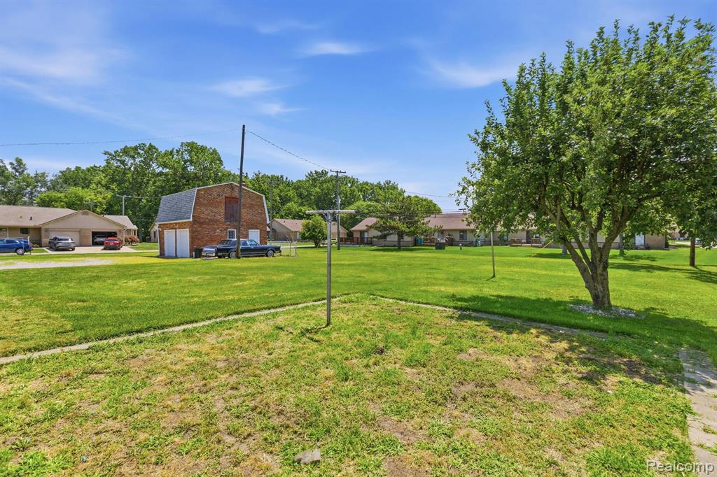 main property photo 30