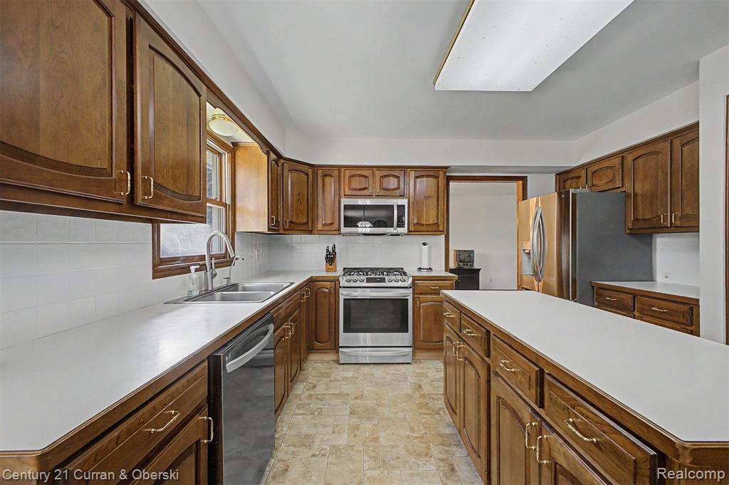 main property photo 14