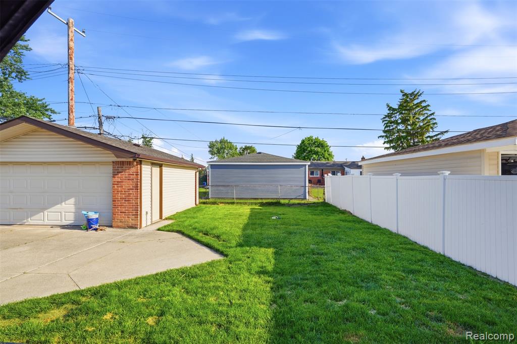 main property photo 25