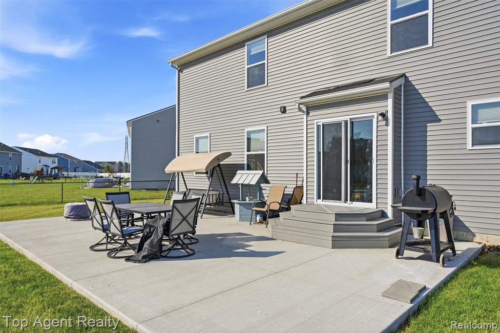 main property photo 30