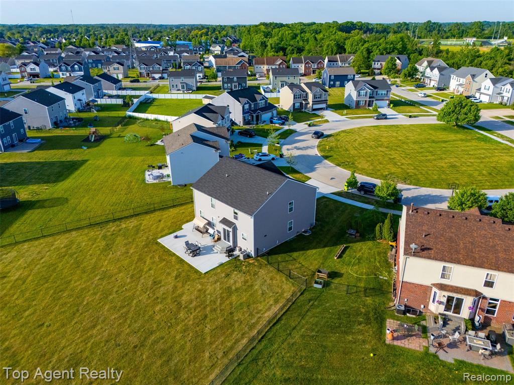 main property photo 37