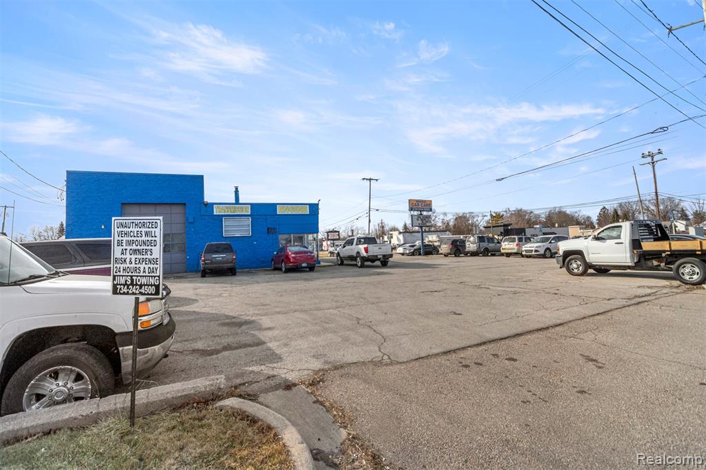 main property photo 32