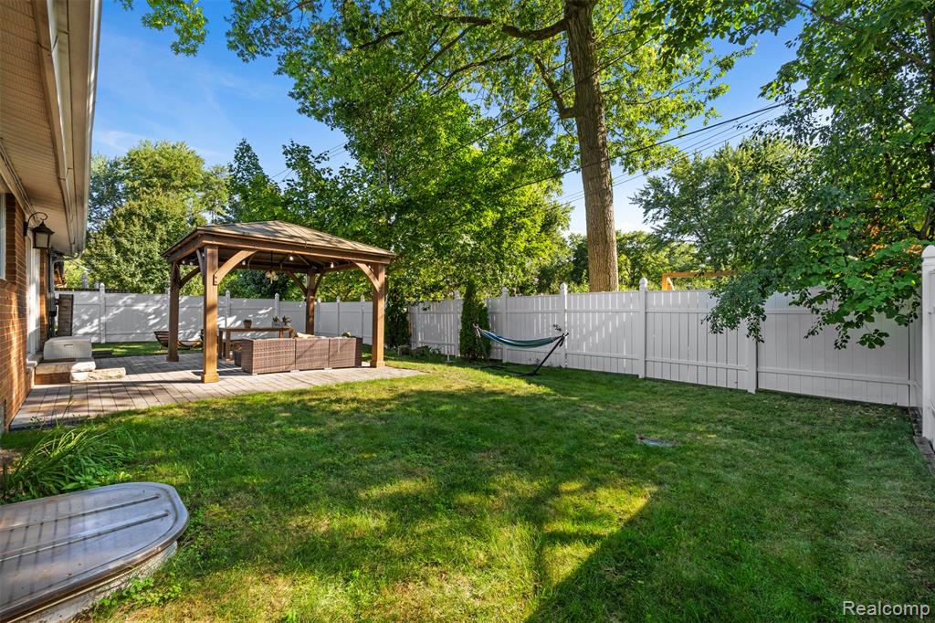 main property photo 39