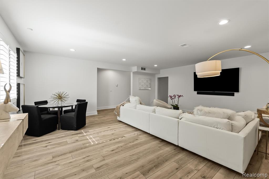 property viewer photo 22