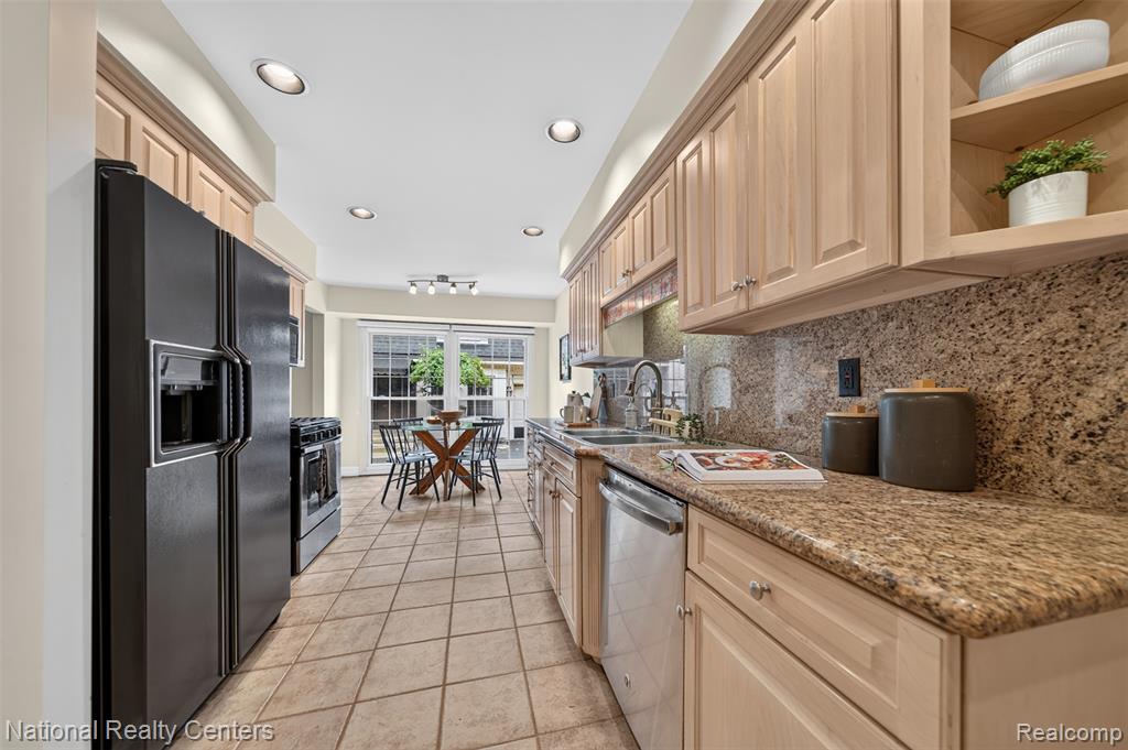 main property photo 12