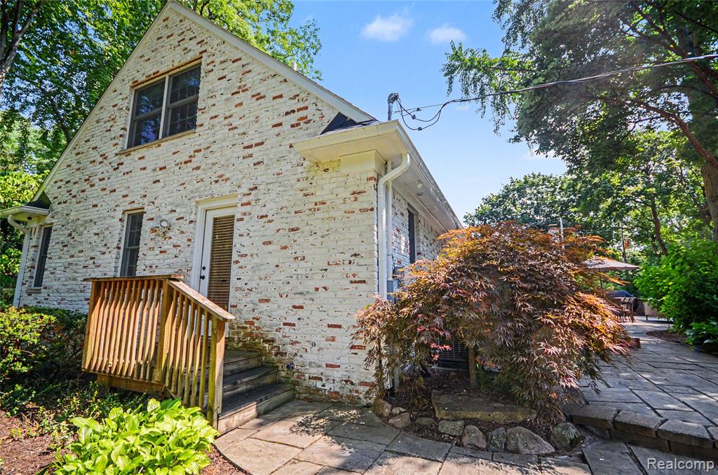 main property photo 28