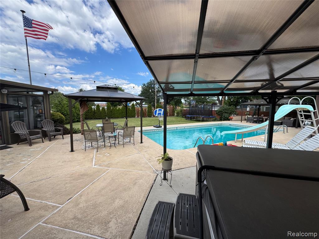 main property photo 20