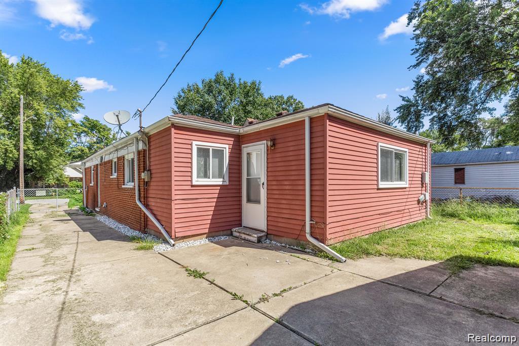 main property photo 20