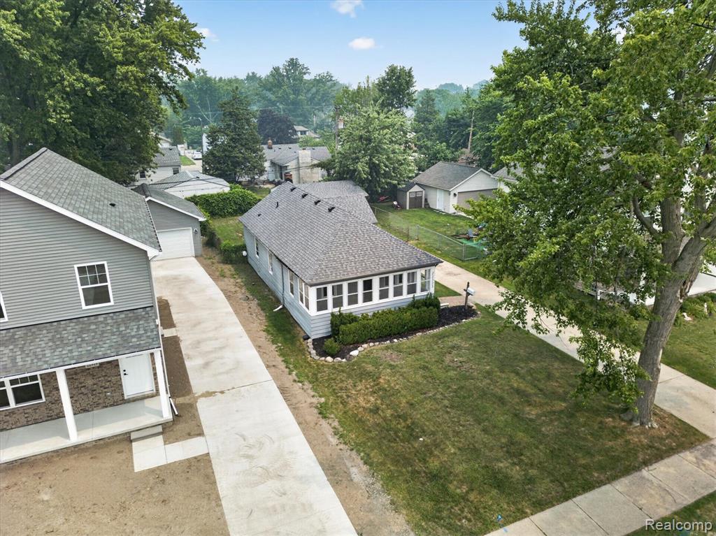 main property photo 45