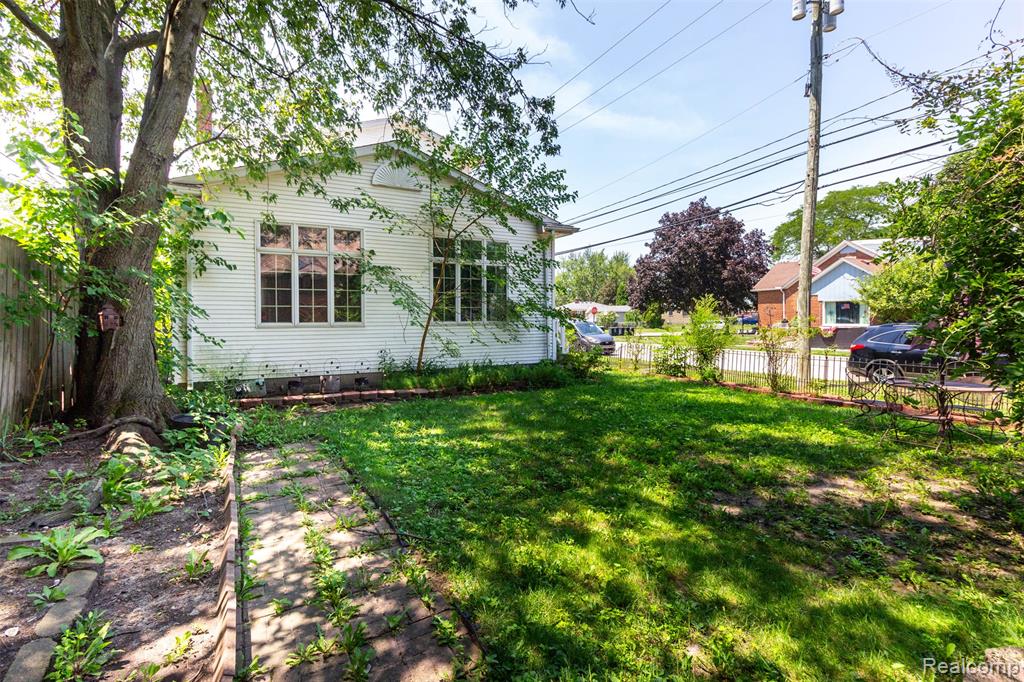 main property photo 31