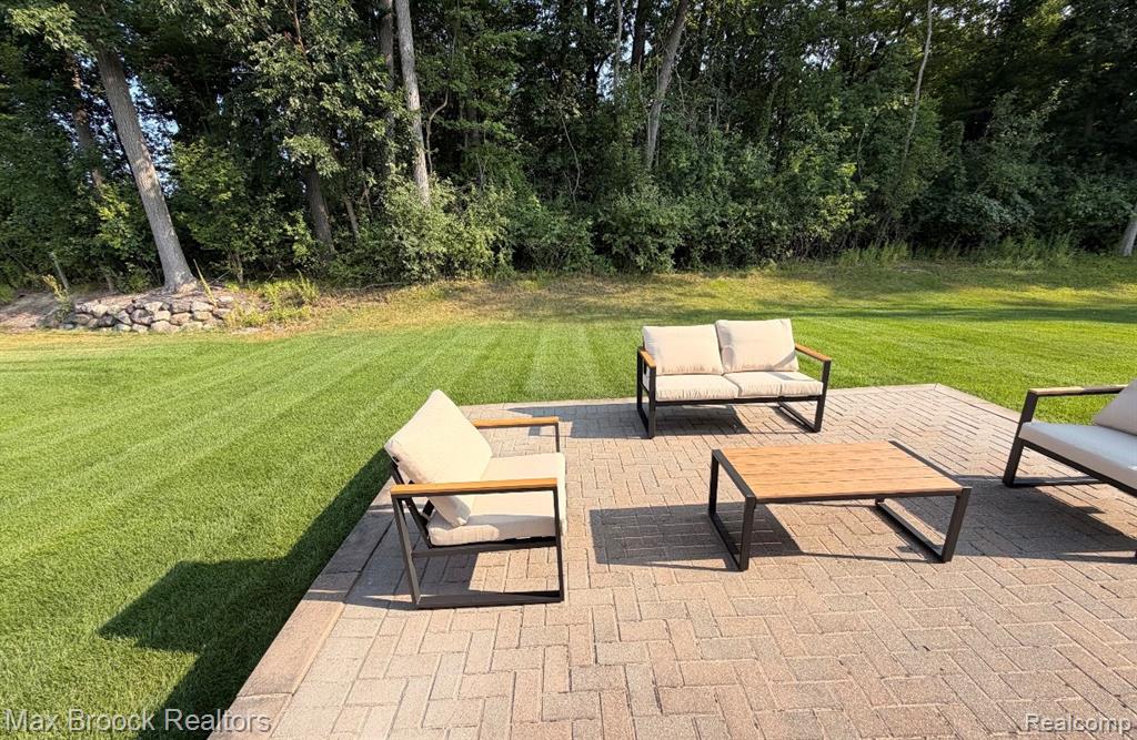 main property photo 11