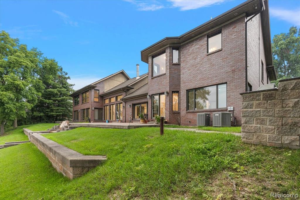 main property photo 10
