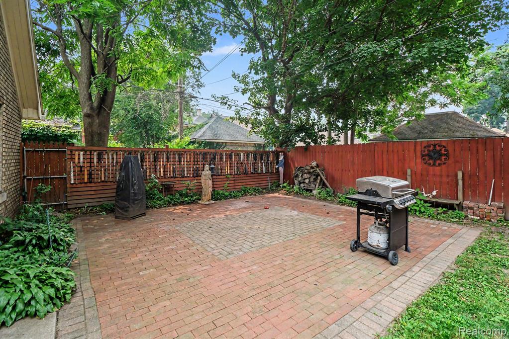 main property photo 35