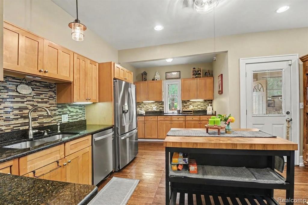 main property photo 8