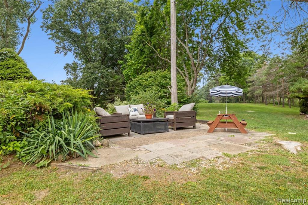 main property photo 29