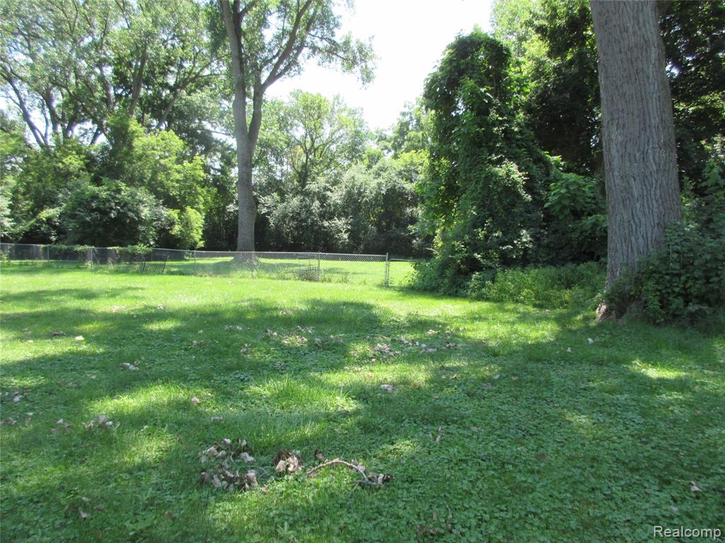 main property photo 9