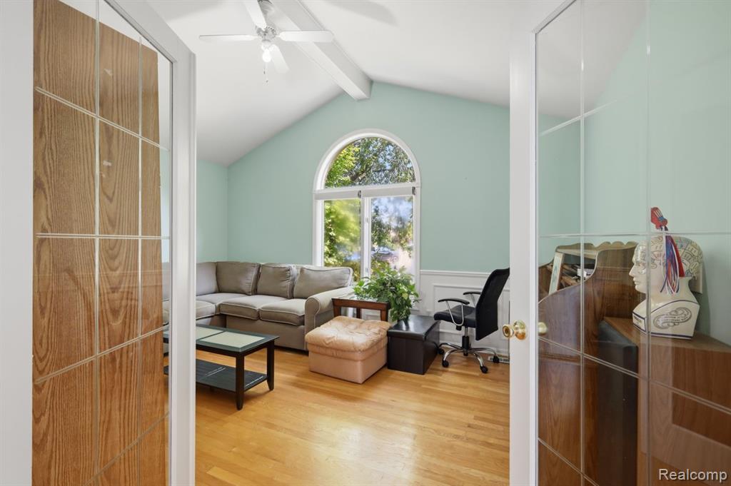 main property photo 19
