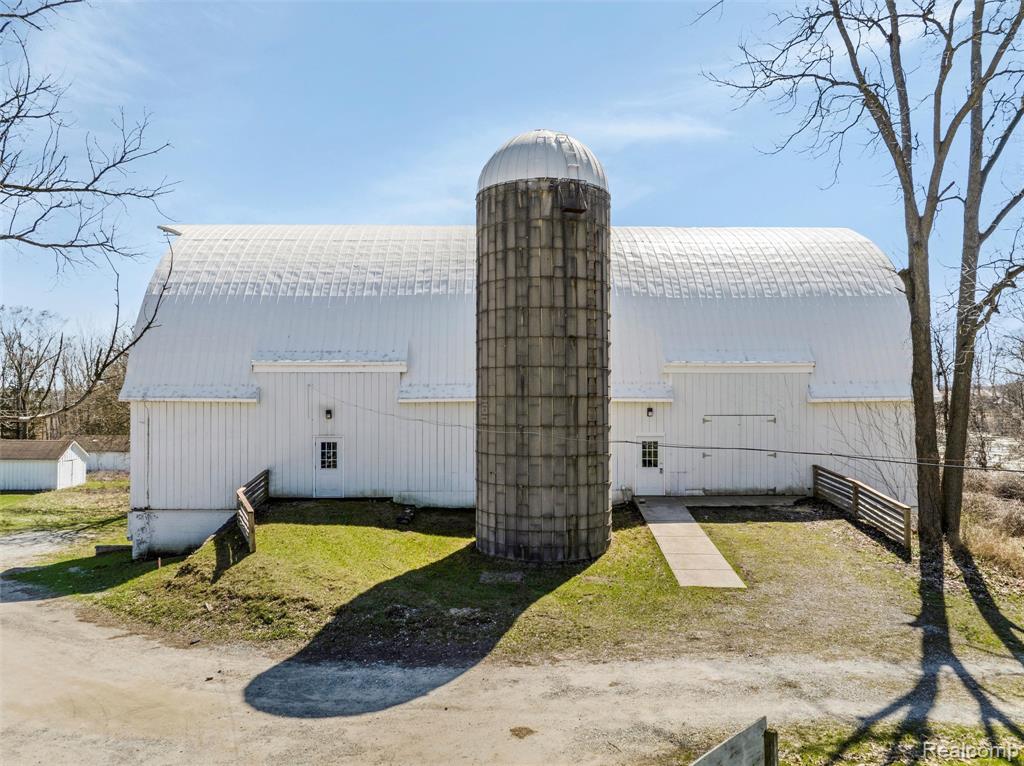 main property photo 16