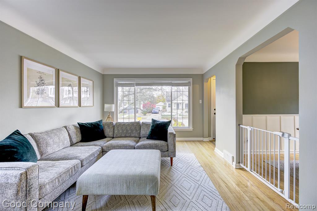 property viewer photo 7
